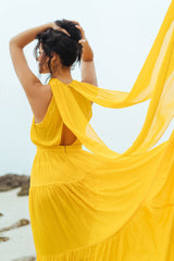 Robe longue sans manches en mousseline de soie et organza avec taille froncée et ourlet fluide à volants