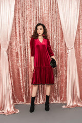 Soft velvet V-neck dress with gathered skirt and three-quarter puff sleeves