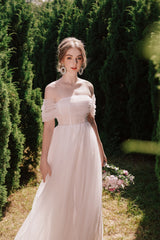 Robe longue en tulle à manches bouffantes et col Bardot Katrina