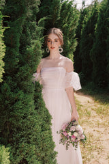 Robe longue en tulle à manches bouffantes et col Bardot Katrina