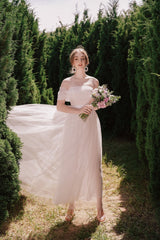 Robe longue en tulle à manches bouffantes et col Bardot Katrina