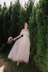 Robe longue en tulle à manches bouffantes et col Bardot Katrina