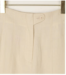 High-Waisted Linen Shorts with Front Pleats and Tailored Hem