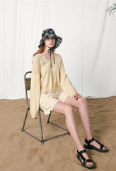 High-Waisted Linen Shorts with Front Pleats and Tailored Hem