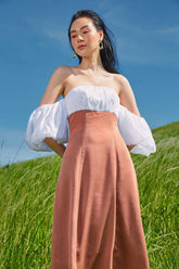 优雅露肩亚麻真丝连衣裙,配有合身腰部和蓬松泡泡袖