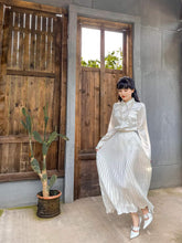 Silk Button-Up Shirt with Long Sleeves and Pointed Collar for Elegant Day-to-Evening Styling