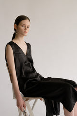 Sleeveless V-Neck Midi Linen Dress with Tailored Back Seam