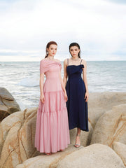 Robe longue en organza de soie avec décolleté asymétrique et jupe à volants pour une tenue raffinée et affirmée