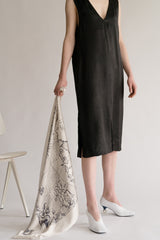 Sleeveless V-Neck Midi Linen Dress with Tailored Back Seam