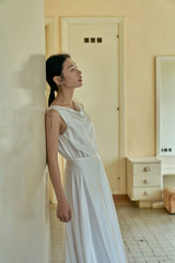 Robe longue en soie sans manches avec décolleté drapé et détail dos nu pour femme