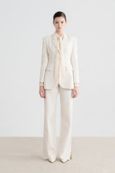 Tailored Notch Lapel Blazer With Sharp Shoulders And Flap Pockets For Formal Styling