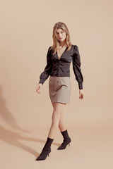 High-waisted fitted mini skirt in soft velvet with tailored seams and invisible side zipper