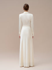 Robe longue en satin à manches longues avec col chemise et taille ajustée