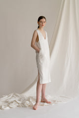 Robe midi en lin sans manches à col en V profond et fentes latérales