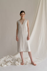 Robe midi en lin sans manches à col en V profond et fentes latérales
