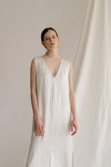Robe midi en lin sans manches à col en V profond et fentes latérales