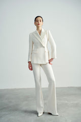 Blazer en tissu de costume sur mesure avec revers en pointe et boutonnage croisé sur le devant