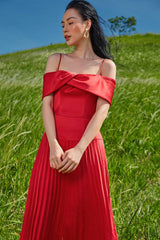 Robe midi élégante en lin avec jupe plissée et détails drapés à épaules dénudées