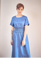 Robe midi en lin avec taille smockée et manches courtes