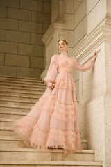 Robe de princesse Naomi à décolleté plongeant et manches longues à volants