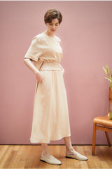 Robe midi en lin avec taille smockée et manches courtes