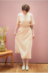 Robe midi en lin avec taille smockée et manches courtes