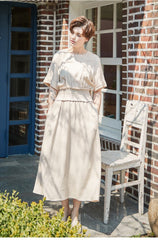 Robe midi en lin avec taille smockée et manches courtes