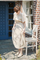Robe midi en lin avec taille smockée et manches courtes