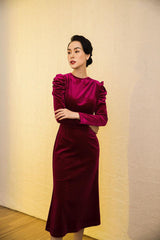 Velvet midi dress with ruched shoulders and long sleeves for elegant evening occasions