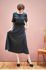Robe midi en lin à taille froncée, manches bouffantes et fermeture éclair au dos