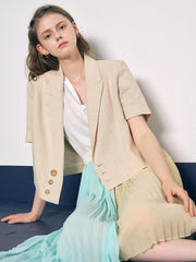 Blazer en lin sur mesure à manches courtes et détails à trois boutons