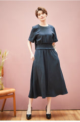 Robe midi en lin à taille froncée, manches bouffantes et fermeture éclair au dos