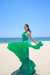 Robe longue fluide en lin avec dos croisé et jupe à volants pour un style estival sans effort