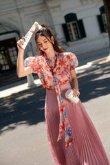 Jupe midi plissée en organza avec silhouette évasée et ceinture ajustée pour un style élégant