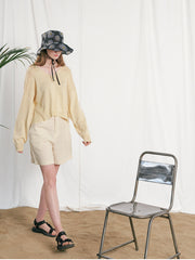 Short en lin taille haute avec plis sur le devant et ourlet ajusté