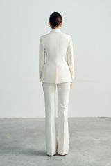 Blazer en tissu de costume sur mesure avec revers en pointe et boutonnage croisé sur le devant